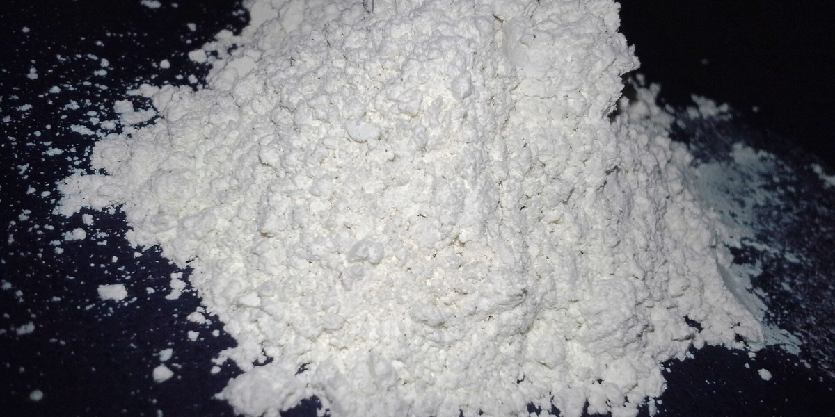 Sampel diatomaceous earth didokumentasikan 14 Desember 2013; foto memperlihatkan rupa bahan pada skala makro.
