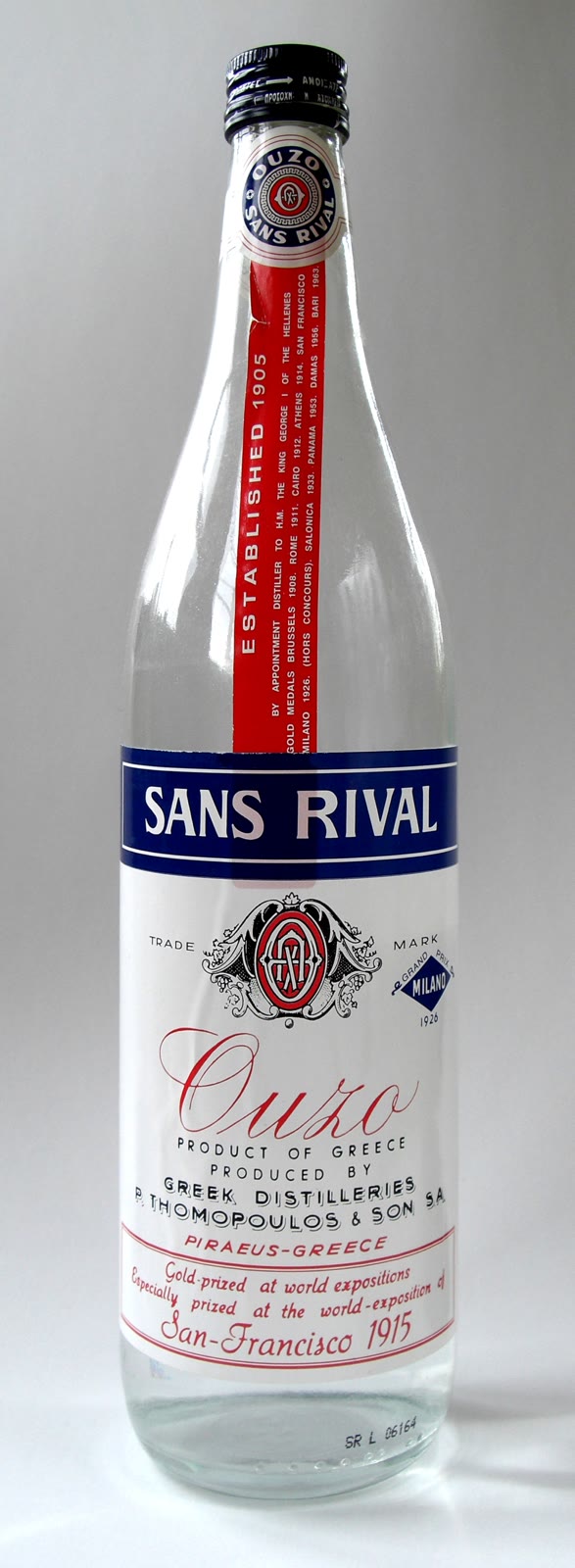 Sebotol ouzo, Januari 2008. Foto menunjukkan produk yang memberi nama efek Ouzo, bukan percobaan laboratorium; ukuran diubah dan dikompresi ulang ke JPEG tanpa pemotongan.