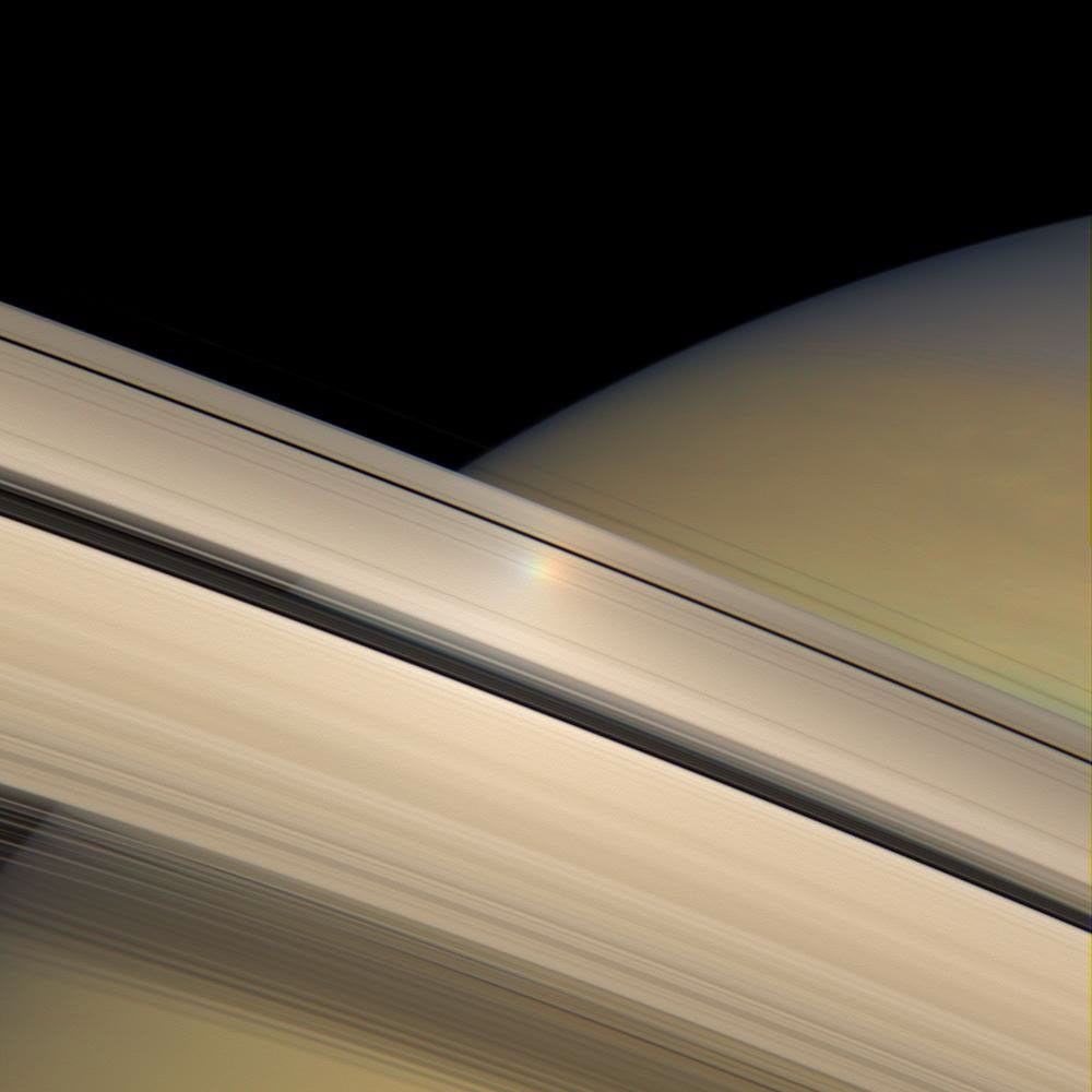Opposition surge bergerak melintasi cincin Saturnus dalam rangkaian citra Cassini pada 12 Juni 2007.