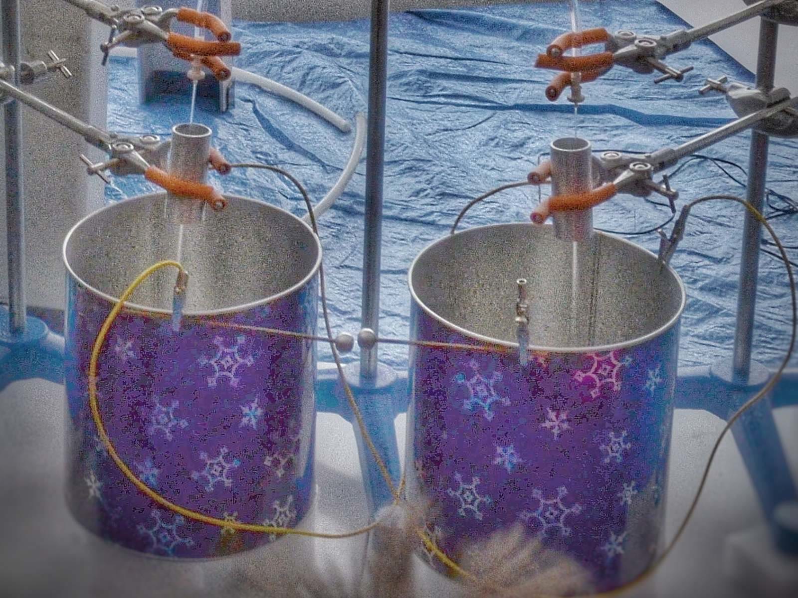 Perangkat generator tetes air Kelvin pada Cambridge Science Festival 2014; metadata tidak mencantumkan tanggal pemotretan. Gambar diperkecil dan dikonversi ke JPEG tanpa mengubah isi.