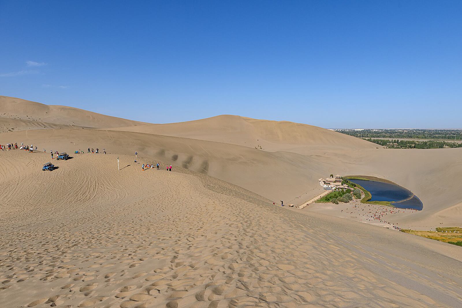 Singing Sand Dunes dan Crescent Lake, 18 September 2023. Perubahan: pemotongan proporsional dan kompresi JPEG.
