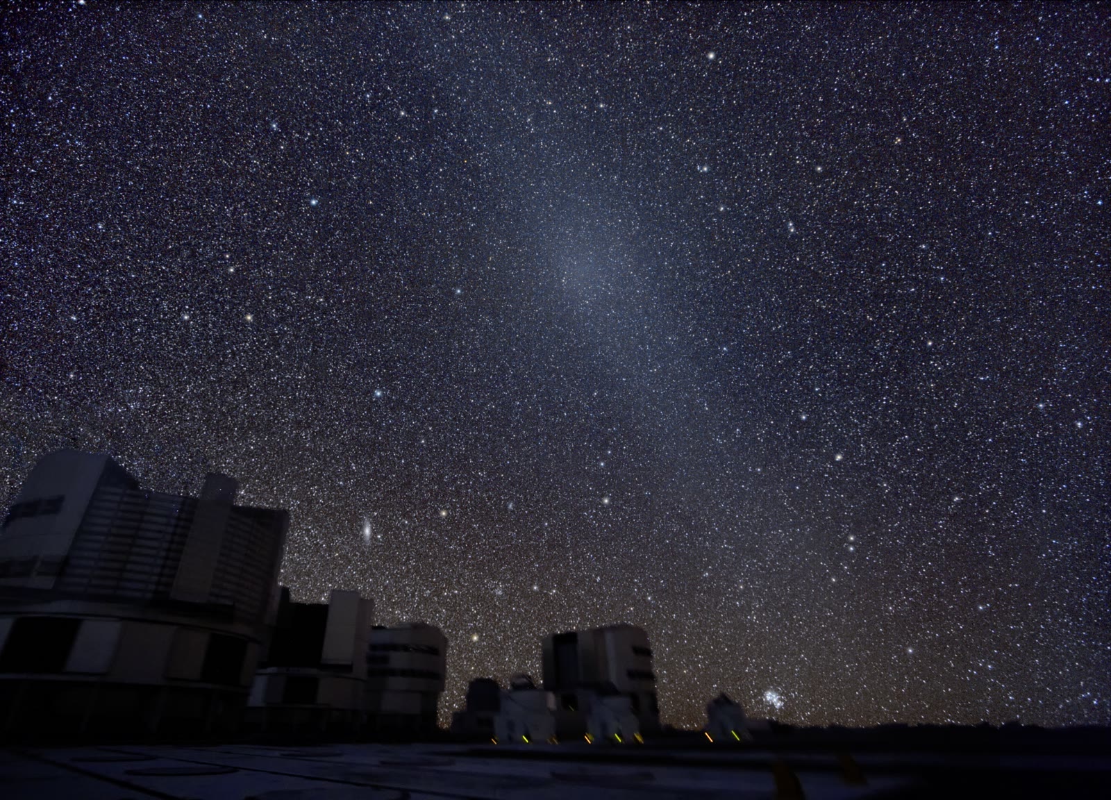 Gegenschein di atas Very Large Telescope, Cerro Paranal, Cile, didokumentasikan 2 Mei 2008.