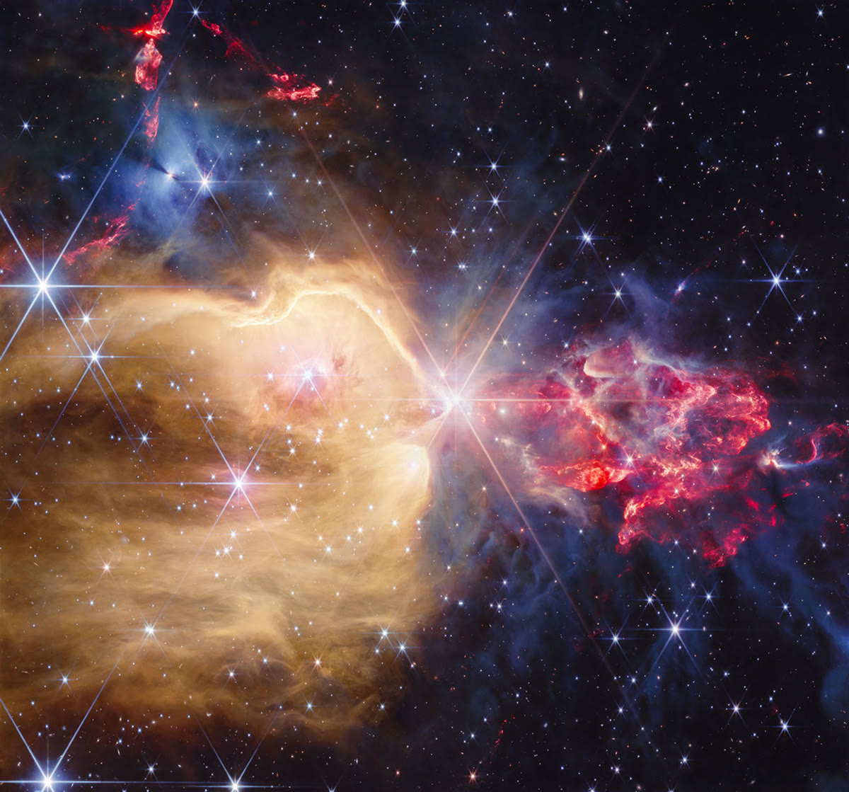 NGC 7129 dalam citra NIRCam Webb yang dirilis 6 Oktober 2026; warna keemasan dan merah memetakan komponen hidrogen berbeda. Gambar diubah ukuran dan dikonversi ke JPEG.