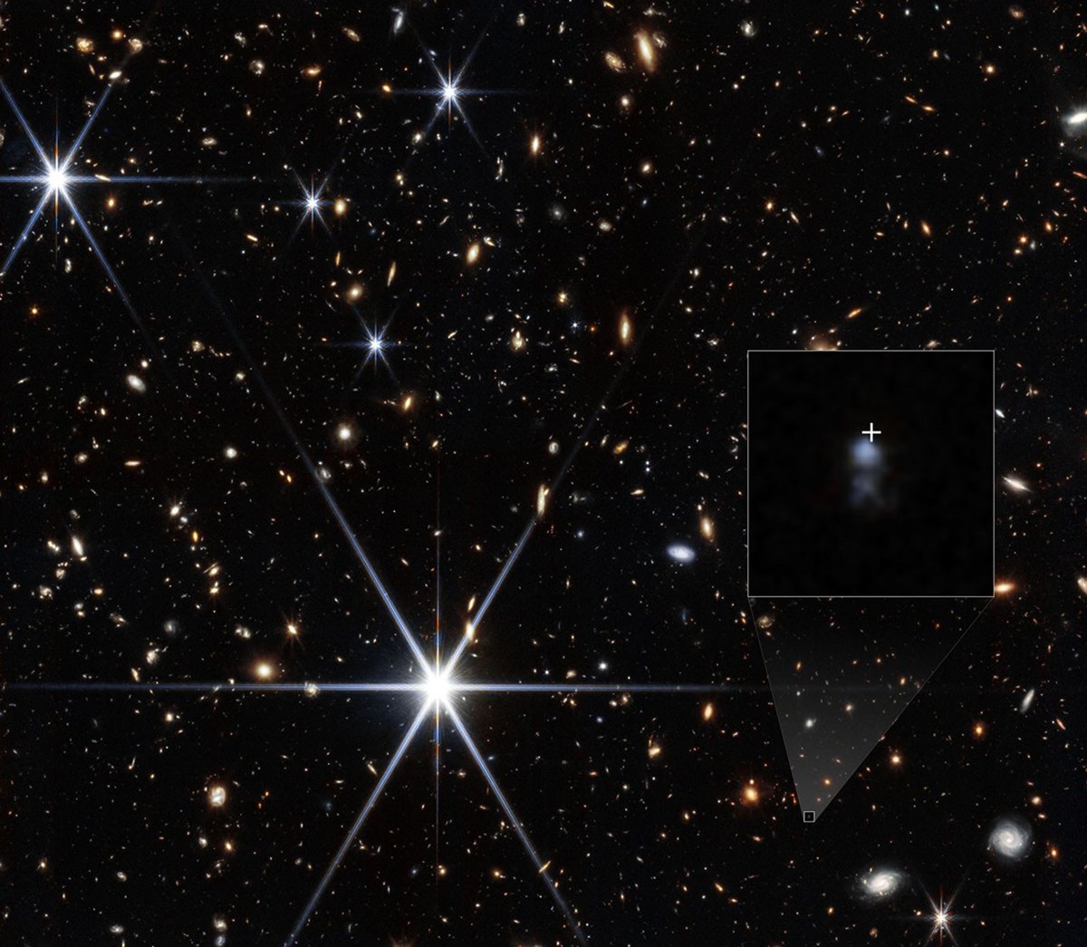 Galaksi induk FRB 20240304B yang ditandai pada citra NIRCam Webb, dirilis 8 Oktober 2026. Halaman foto: https://science.nasa.gov/missions/webb/webb-measures-distance-to-farthest-fast-radio-burst-suggesting-origin/ Ketentuan: https://www.nasa.gov/nasa-brand-center/images-and-media/ Perubahan: diperkecil dan dikompresi ke JPEG; isi tidak diubah.