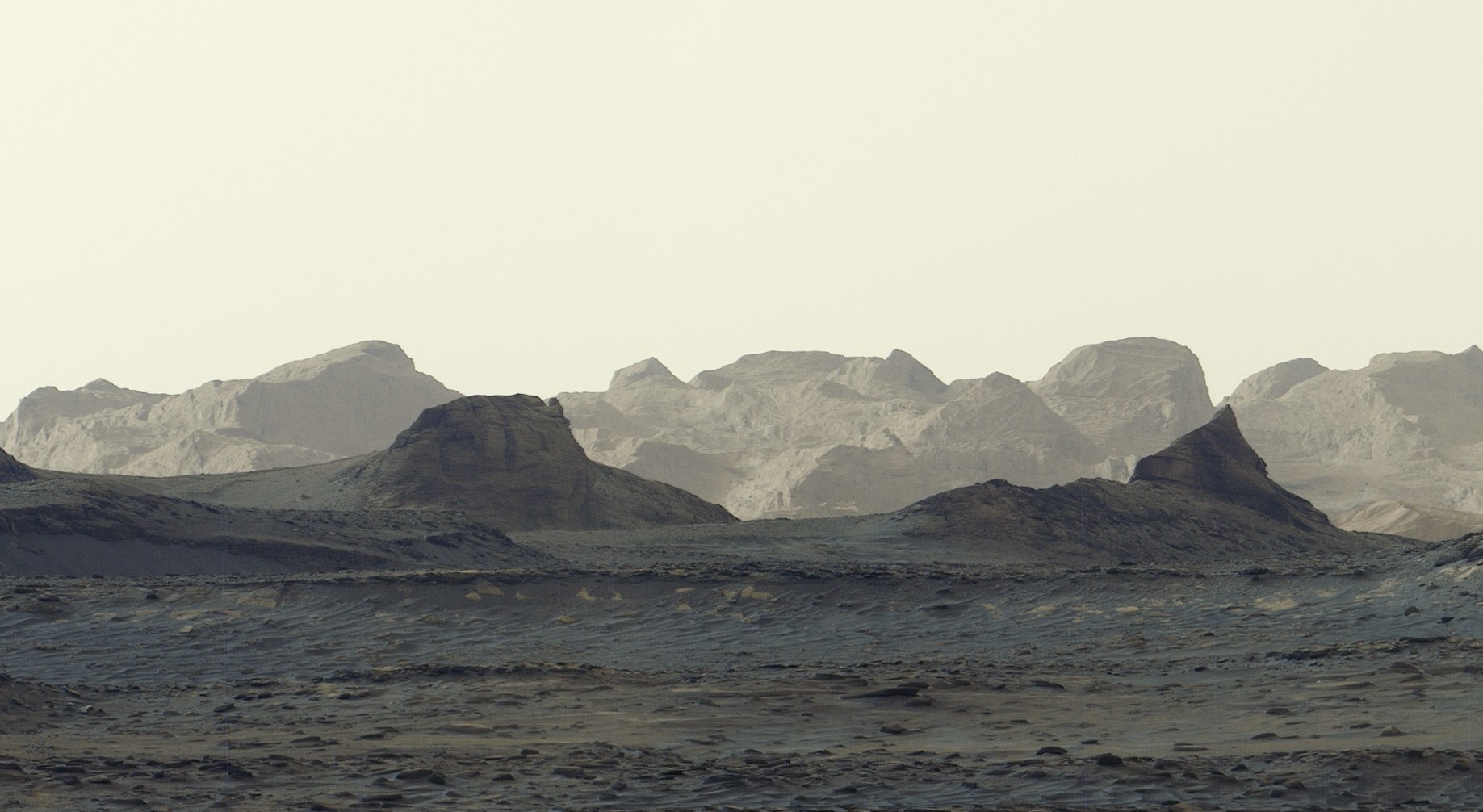 Tebing yardang di Mars dalam potongan panorama Mastcam Curiosity. Dokumentasi 11 Agustus 2026; rilis berita 6 Oktober 2026. Gambar diolah tanpa penyesuaian white balance yang biasa digunakan.