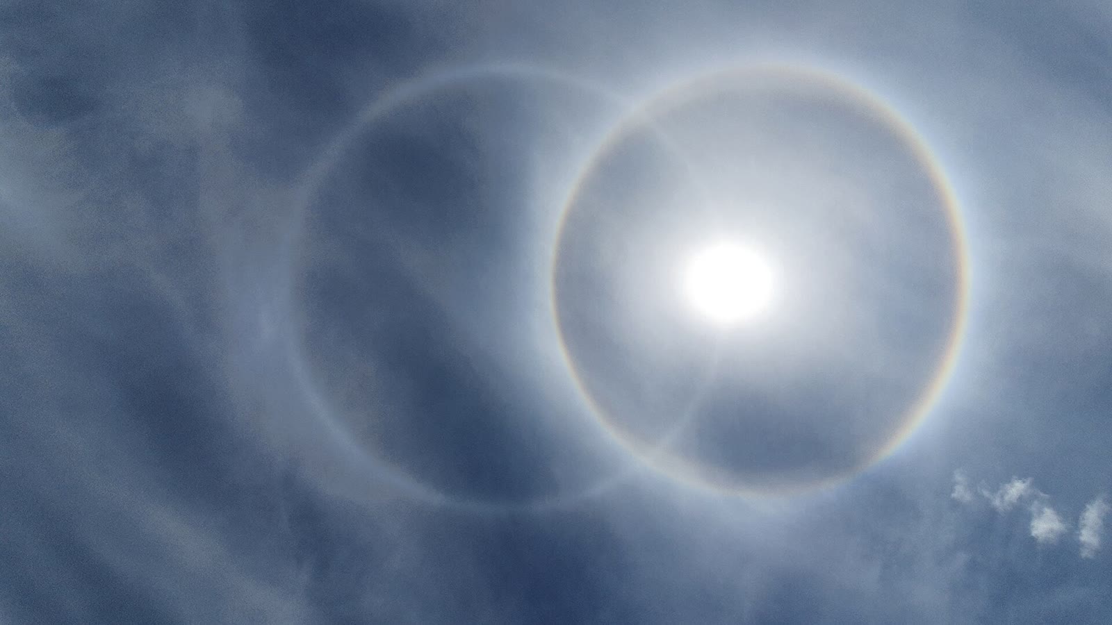 Halo Matahari dan parhelic circle yang didokumentasikan pada 19 Mei 2023.